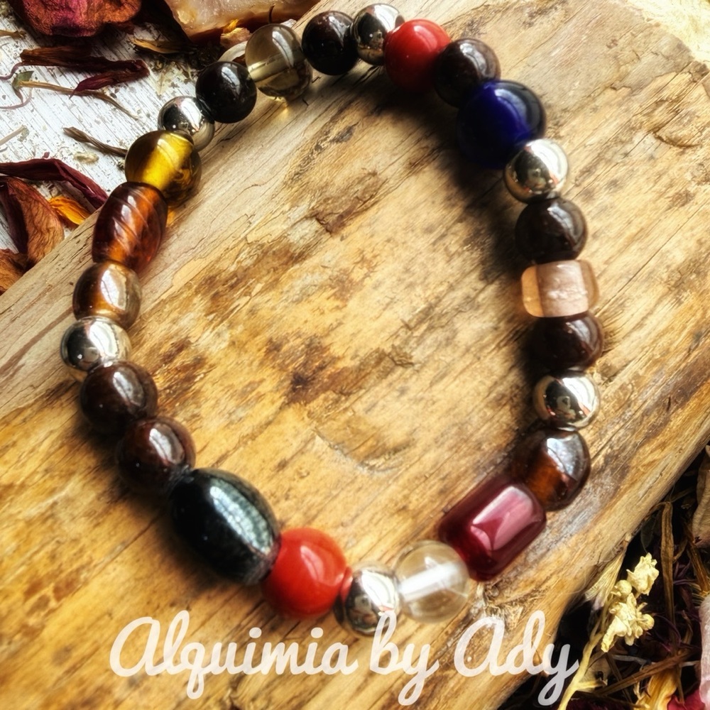 Alquimia Elegant Beaded Bracelet Set with Cream and Blue Accents and garnet - Picture 4 of 5
